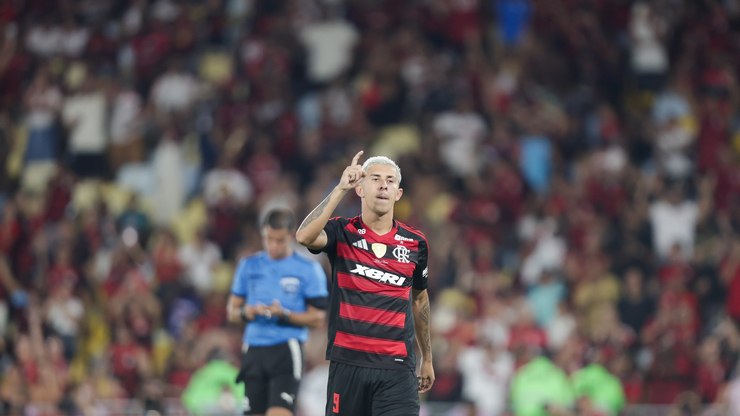 De gol histórico no Flamengo ao Palmeiras: quem é Felipe Teresa