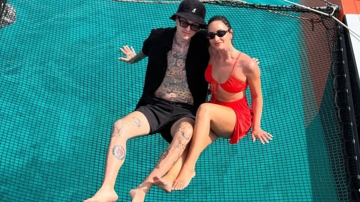 Na ilha paradisíaca Bora Bora, Demi Lovato compartilha fotos da lua de mel