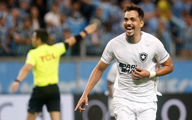 Eduardo durante a vitória na Arena do Grêmio 