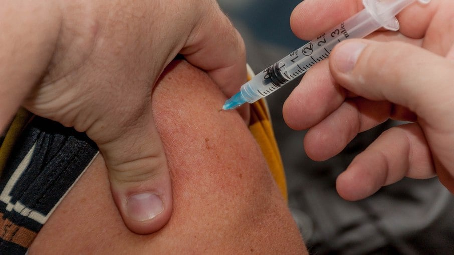 União Europeia aprova nova vacina para a doença, que está em análise no Brasil