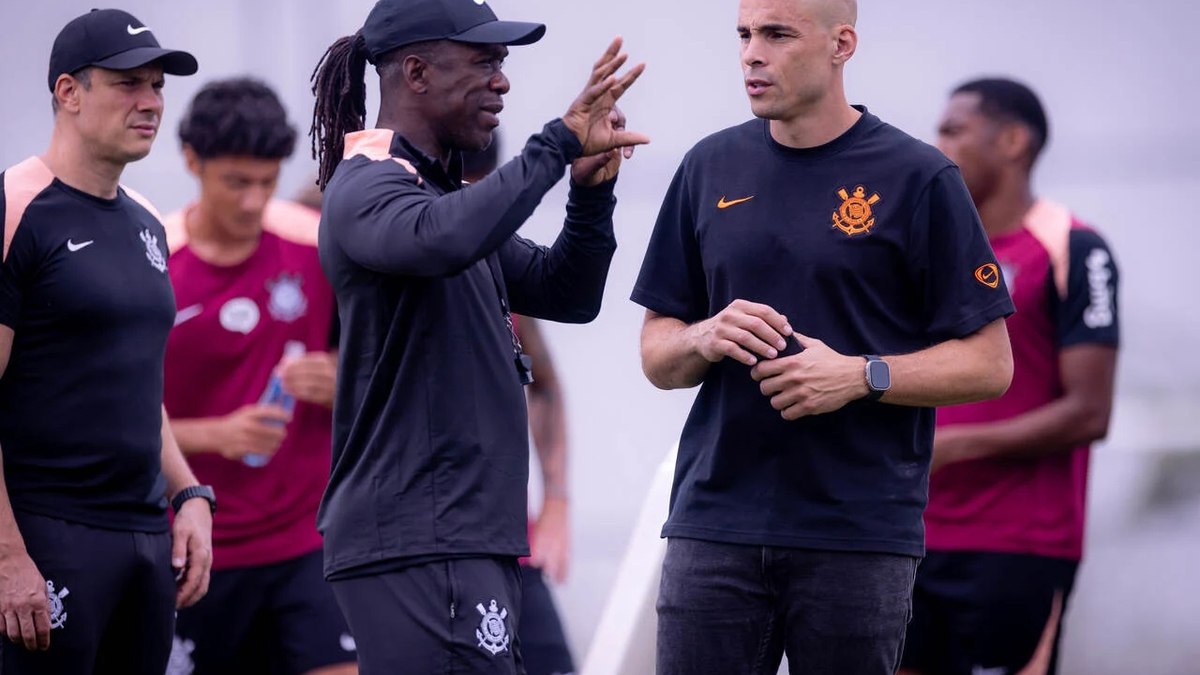 Corinthians define que Julio Cesar acumulará cargo de Marcelo Paz até dezembro