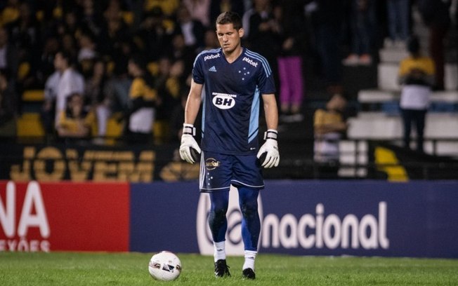 Com sete jogos sem levar gol, Rafael Cabral supera marca de Dida no Cruzeiro
