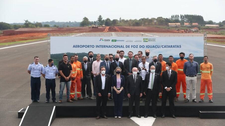 Bolsonaro se reuniu com autoridades municipais e estaduais do Paraná para a inauguração de obras no Aeroporto de Foz do Iguaçu
