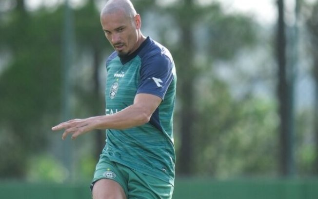 Maicon já treina no Coritiba