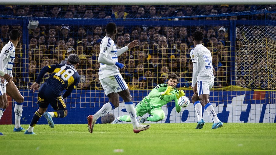 Goleiro salva Cruzeiro de catástrofe diante do Boca Juniors Goleiro salva Cruzeiro de catástrofe diante do Boca Juniors
