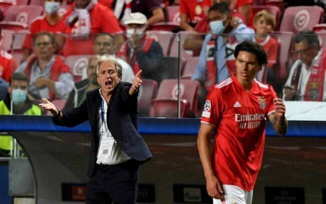 Darwin Nuñez anota hat-trick e Benfica goleia o Famalicão
