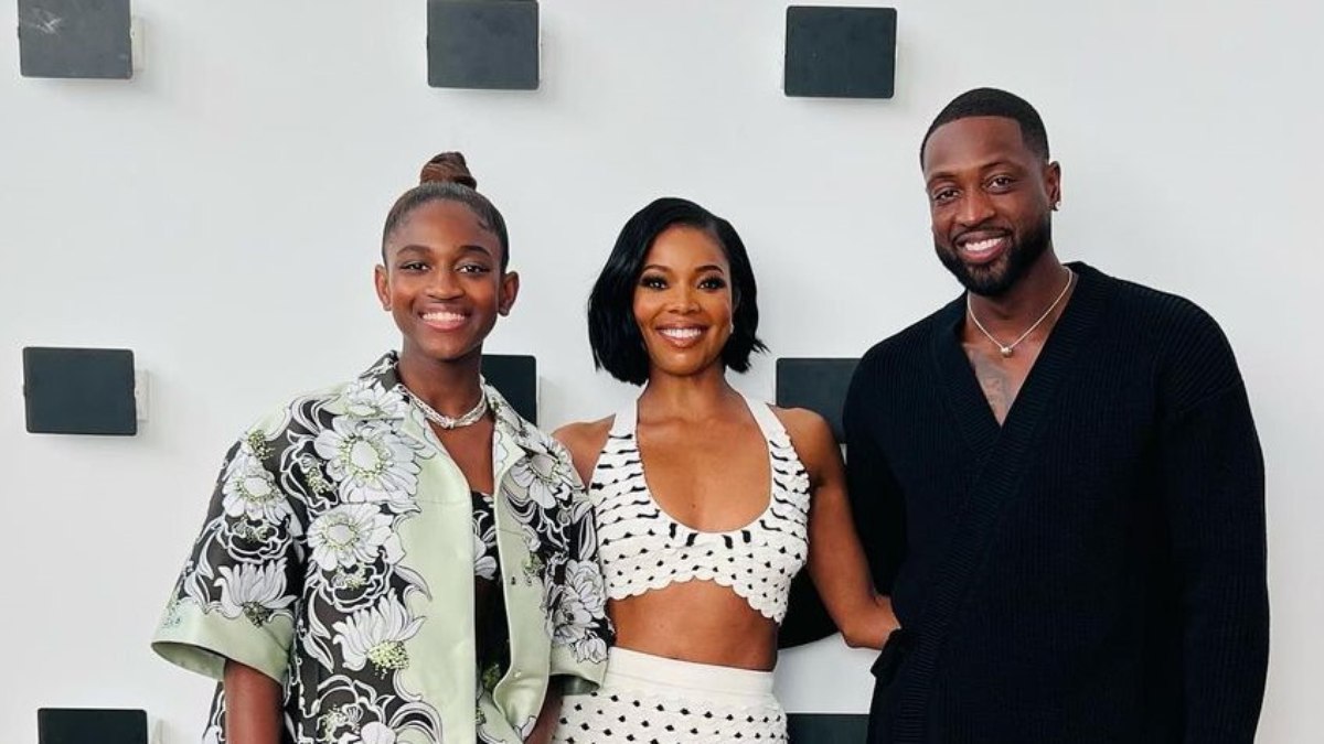 Dwyane Wade (direita) com a esposa Gabrielle Union-Wade (centro) e a filha Zaya Wade (esquerda)