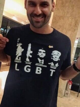 Para ele, a camiseta mostra que 'o conceito de LGBT foi atualizado com sucesso'