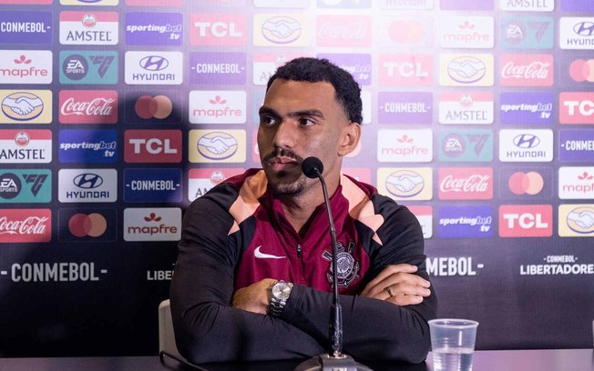 Matheuzinho em entrevista coletiva antes do confronto com o Estudiantes