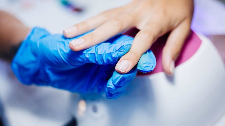 Saiba se seu esmalte em gel contém substâncias proibidas pela Anvisa