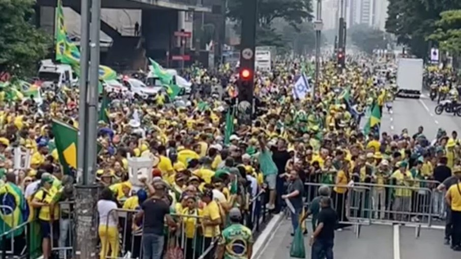 Bolsonaro faz ato na Paulista