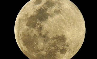 "Lua Cheia Rosa" poderá ser vista do Brasil nesta terça