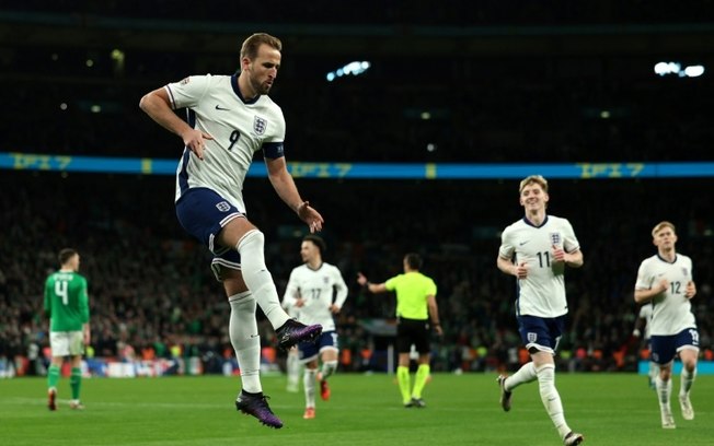 Harry Kane comemora após marcar na vitória da Inglaterra sobre a Irlanda por 5 a 0 neste domingo, em Londres, pela Liga das Nações