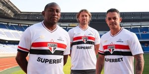 New Balance divulga nova camisa do São Paulo; veja fotos