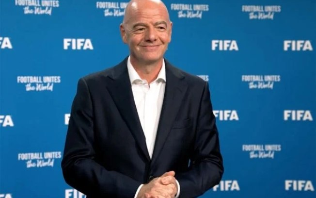 Fifa encerra vínculo com diretor após críticas a Infantino Fifa encerra vínculo com diretor após críticas a Infantino
