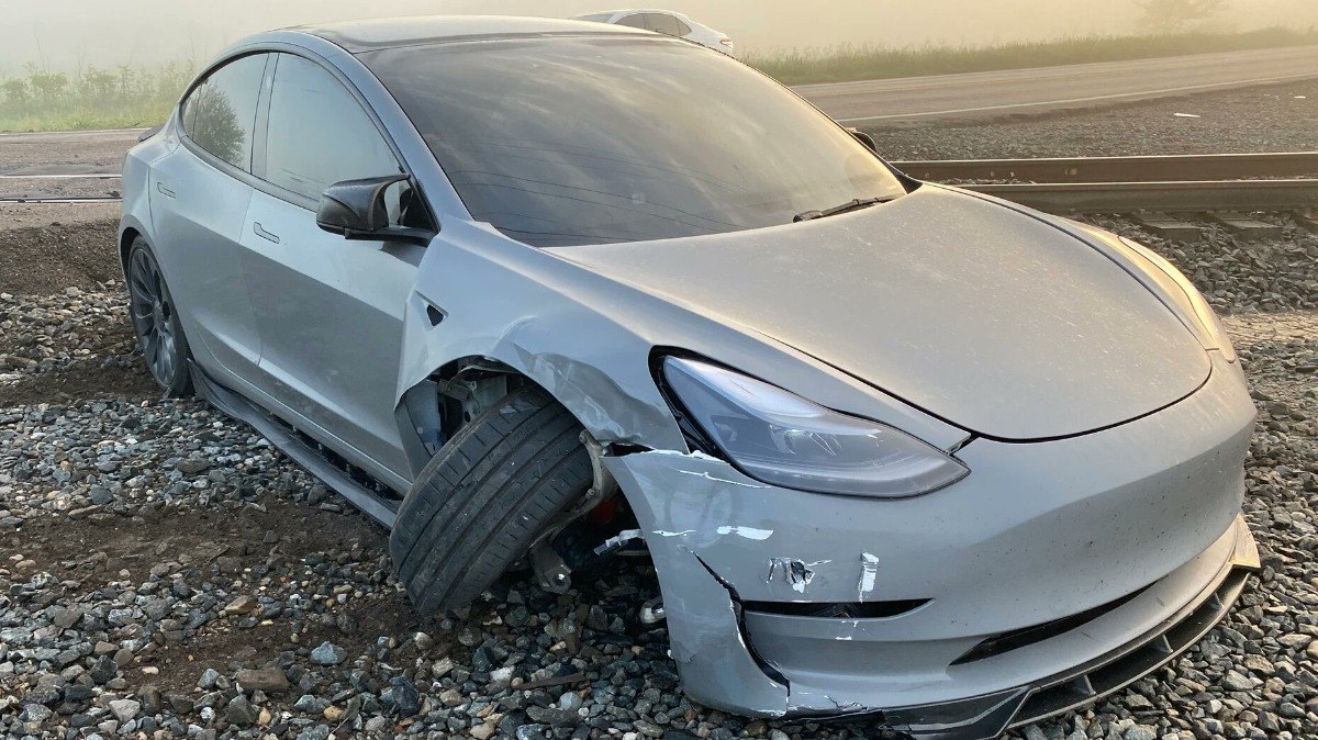 Tesla Model 3 teve pequenos danos comparado o que poderia ter acontecido