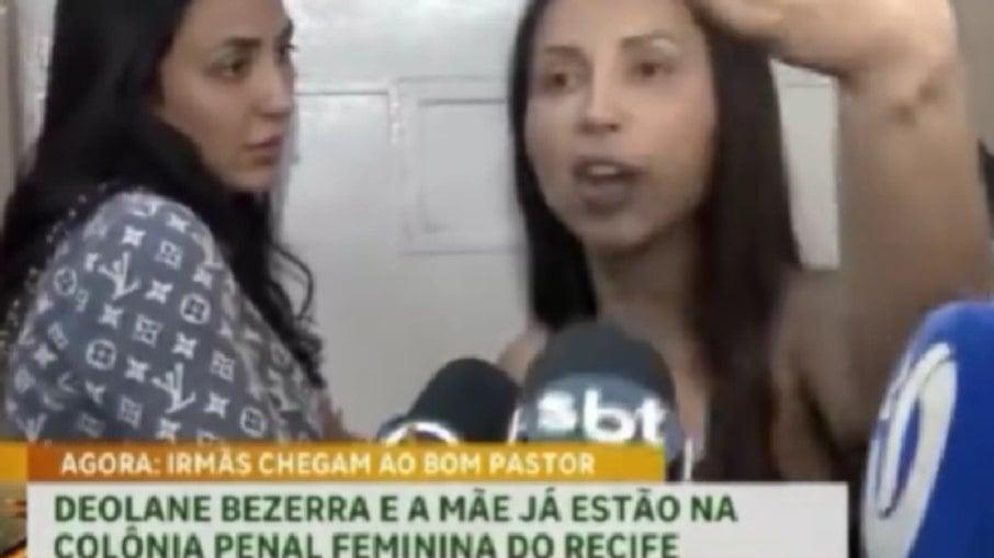 Irmã de Deolane Bezerra entra em confusão com repórteres na porta de presídio