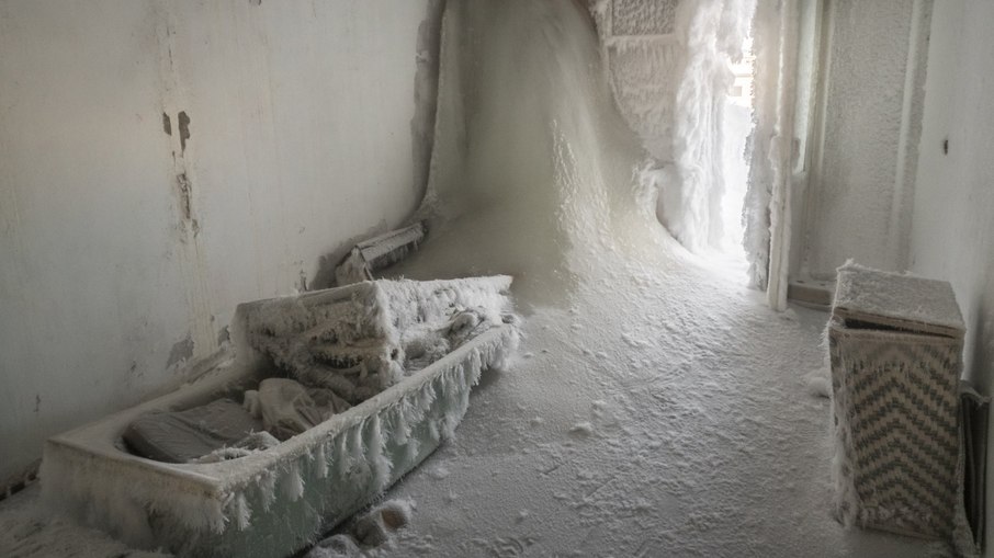 Apartamento tomado por neve em Vorkuta