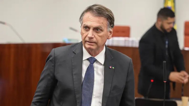 Bolsonaro tem 24h para explicar quebra de cautelar ou será preso