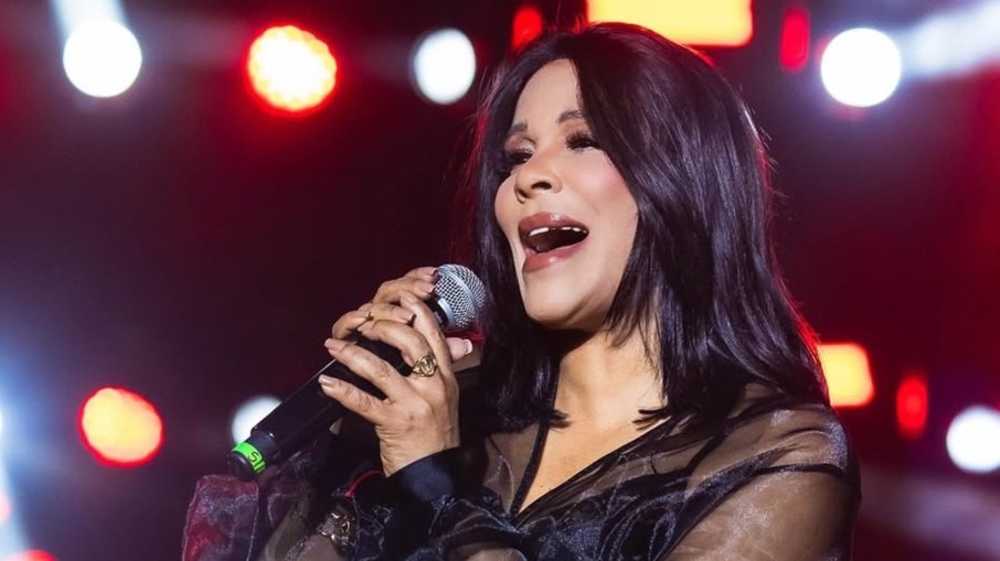 Silvânia Aquino cantando na banda Calcinha Preta Silvânia Aquino cantando na banda Calcinha Preta