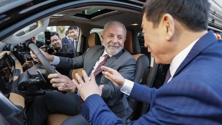 Lula%20visita%20GWM%2C%20que%20anuncia%20investimento%20de%20R%24%206%20bi%20no%20Brasil