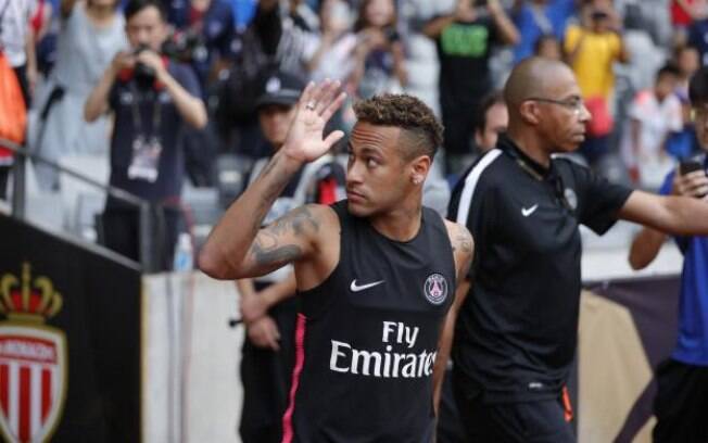 Filipe Luis pode chegar e Neymar sair. O atacante está na lista do Real Madrid para substituir CR7.