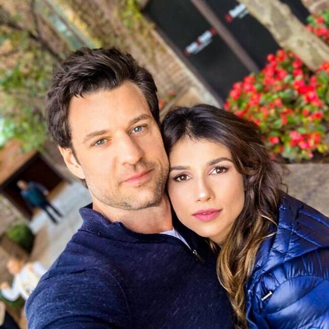 Paula Fernandes e Rony Cecconello se conheceram em uma fazenda e pensam em casamento no futuro Paula Fernandes e Rony Cecconello