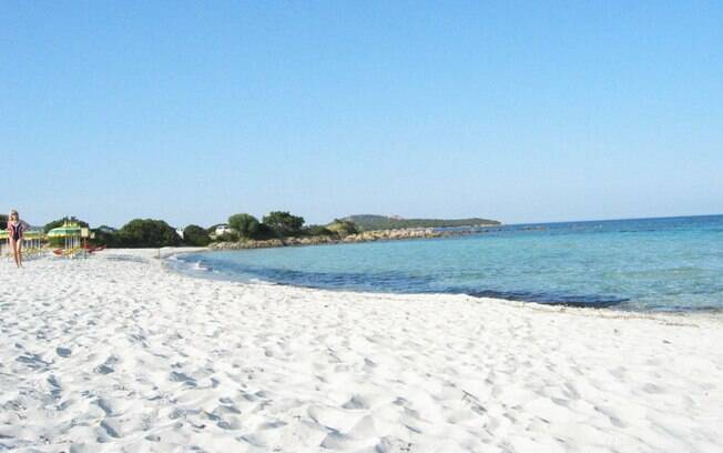 Praias em Sardenha têm areia branca e conservada