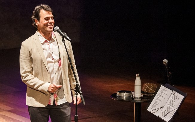Claudio Lins celebra Chico Buarque em musical no Teatro dos Bancários