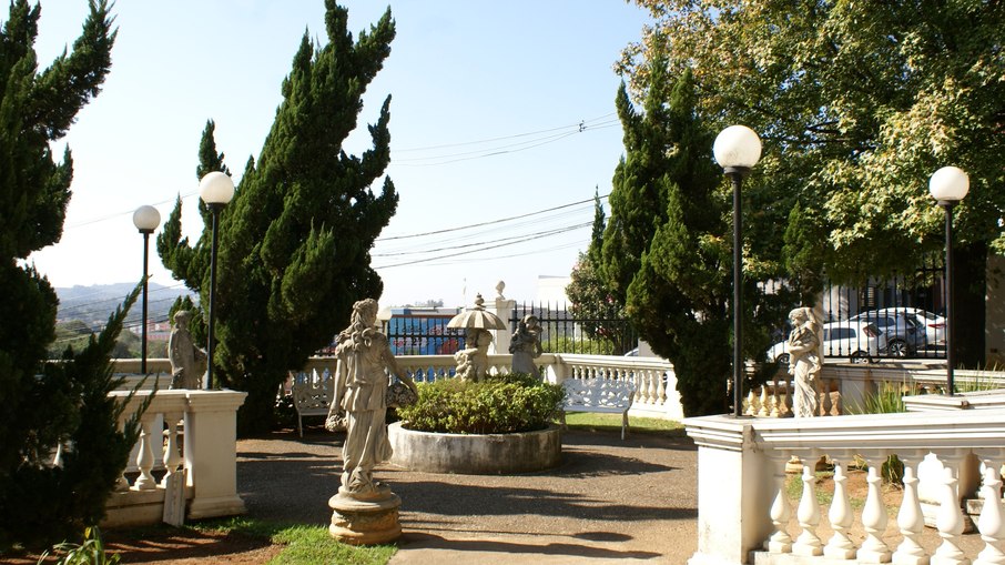 Obras de arte em exposição na área externa do Memorial