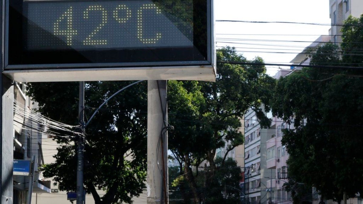 Termômetro de rua na Tijuca registra onda de calor na cidade do Rio de Janeiro