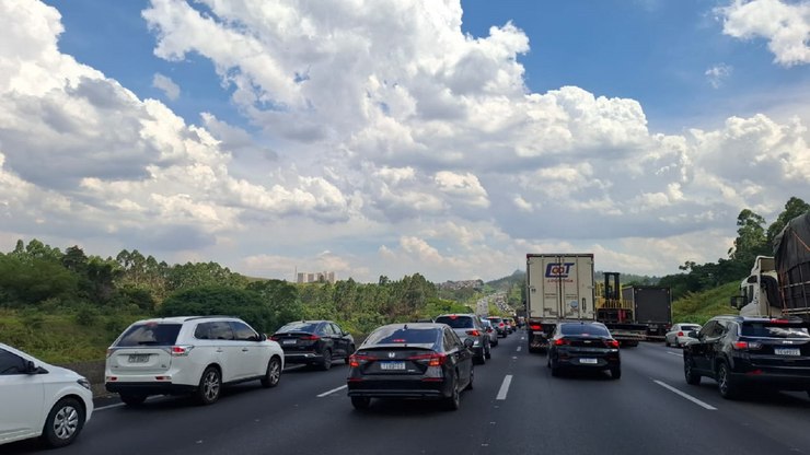 Anhanguera e Bandeirantes terão tráfego intenso no feriado