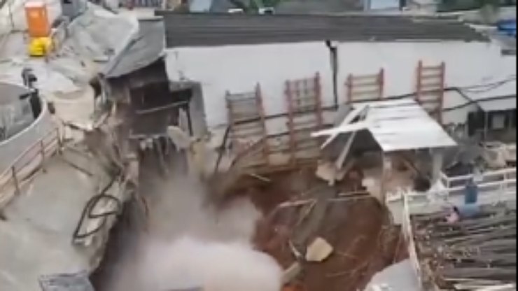 Muro desaba e buraco se abre em canteiro de obra da Linha 6-Laranja do Metrô, em SP