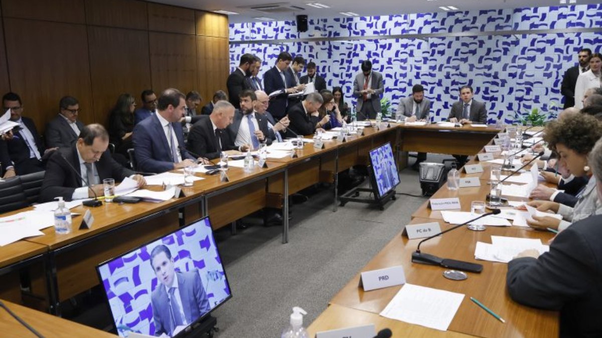 Urgente! Câmara Adia Votação do PL Antifacção em Meio a Críticas e Negociações Acirradas