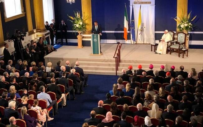“Posicionamento do papa Francisco é decepcionante”, diz vítima de pedofilia na Irlanda
