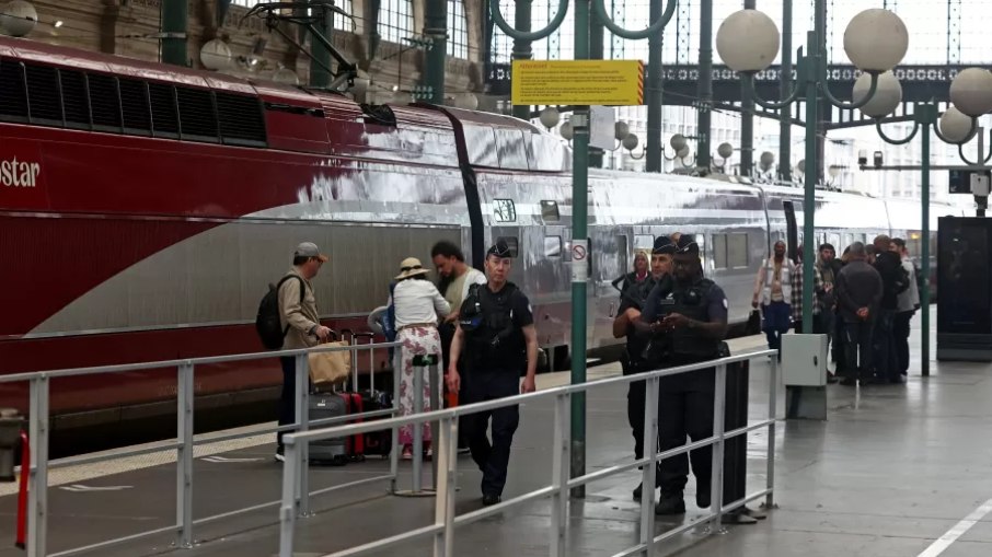 Linhas de trem em Paris ficaram paralisadas