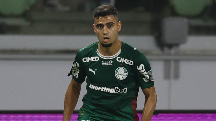 Expulsão bizarra? Veja lance que resultou no vermelho a Andreas