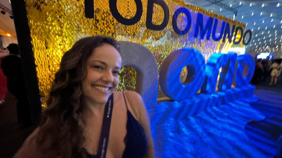 Jornalista Renata Lenzi, 46 anos no show de Shakira ontem
