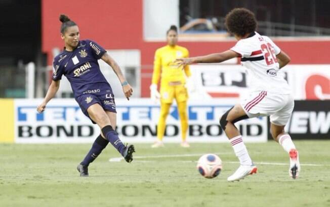 São Paulo quebra invencibilidade do Corinthians e sai na frente na decisão do Campeonato Paulista Feminino