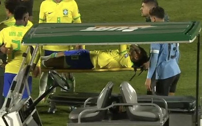 Neymar deixou o gramado do Estádio Centenário chorando Neymar deixou o gramado do Estádio Centenário chorando