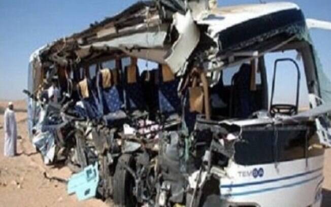 Após o tiroteio dentro do ônibus, o veículo foi incendiado pelos membros do grupo jihadista Estado Islâmico