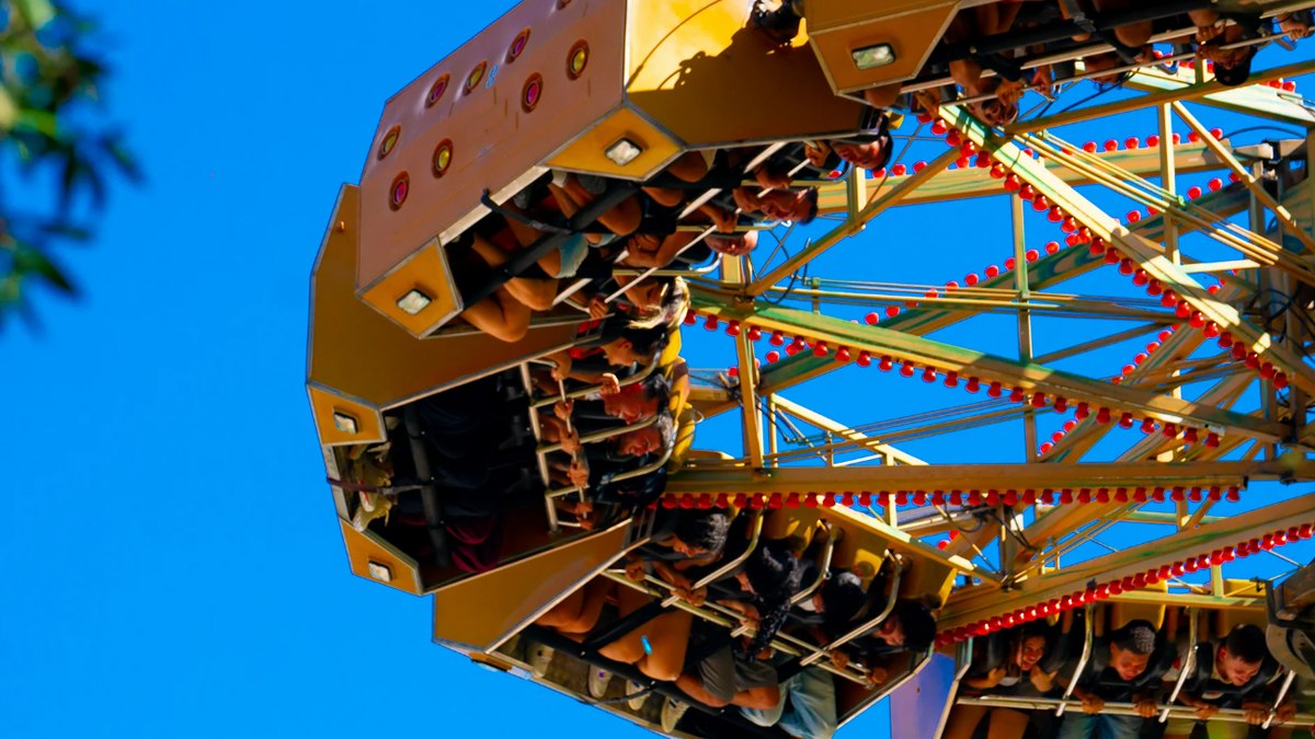 Evolution é um dos principais brinquedos do Hopi Hari Evolution é um dos principais brinquedos do Hopi Hari