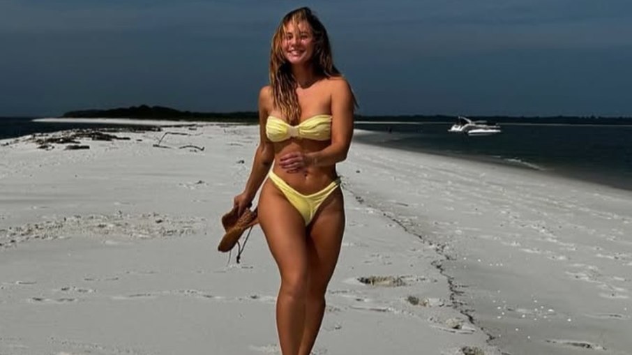 Paolla Oliveira de biquíni amarelo Paolla Oliveira de biquíni amarelo