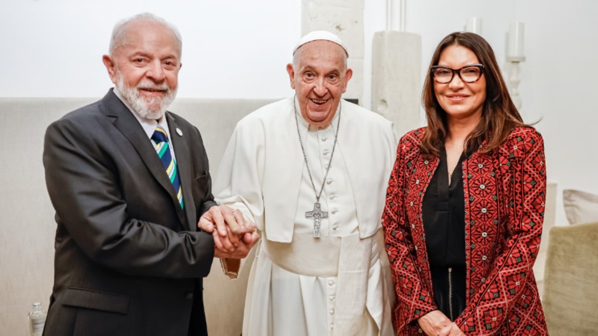 O presidente Luiz Inácio Lula da Silva (PT) e o Papa Francisco conversaram sobre a paz nesta sexta-feira (14)