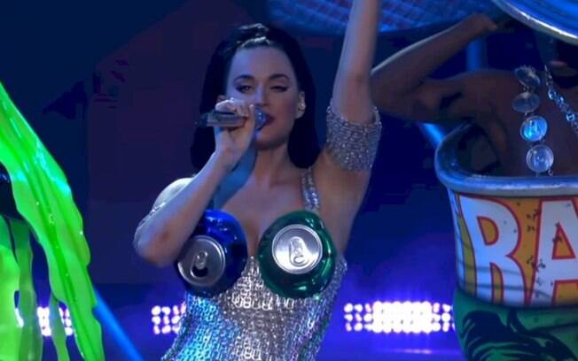 Katy Perry libera vídeos de “When I’m Gone” e “Walking On Air”