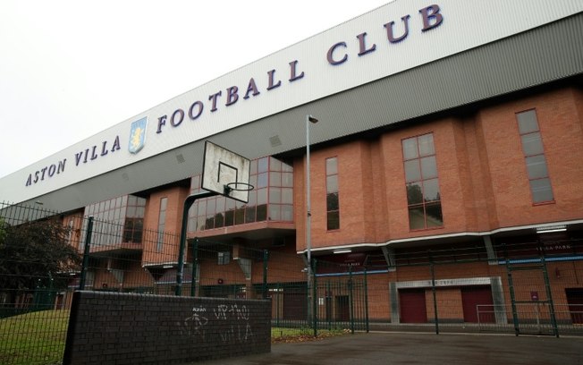 Aston Villa informou o falecimento do ex-atacante inglês Gary Shaw, ídolo do clube na década de 1980