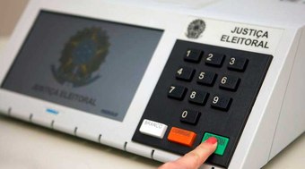 Pessoa LGBT que vota em candidato LGBTfóbico trai a si, dizem especialistas