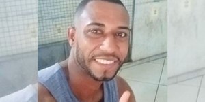 Homem é morto por traficantes após urinar na frente de crianças