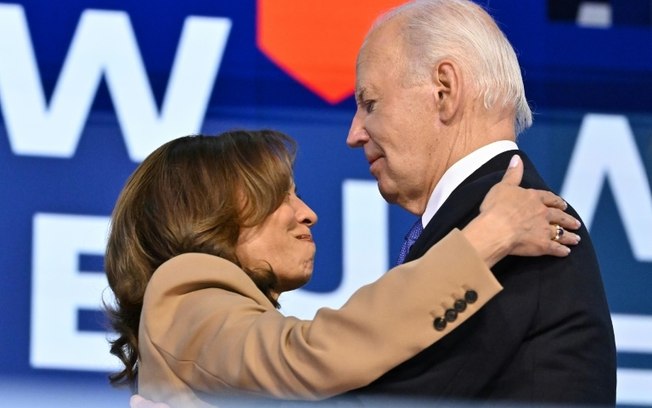 O presidente dos Estados Unidos, Joe Biden, e a vice-presidente, Kamala Harris, na Convenção Democrata de Chicago, em 19 de agosto de 2024