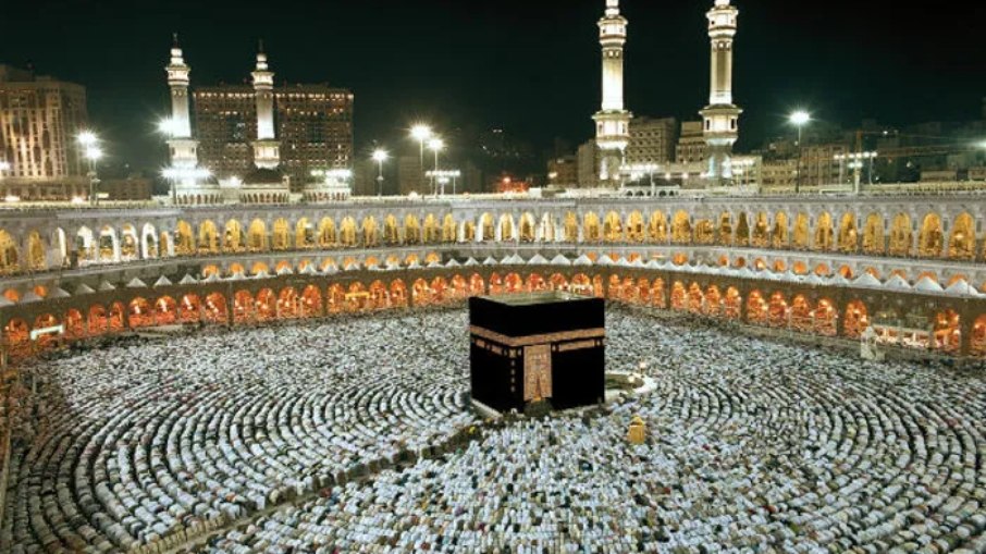 A peregrinação à Meca,ao menos uma vez na vida, é um dos pilares do islamismo